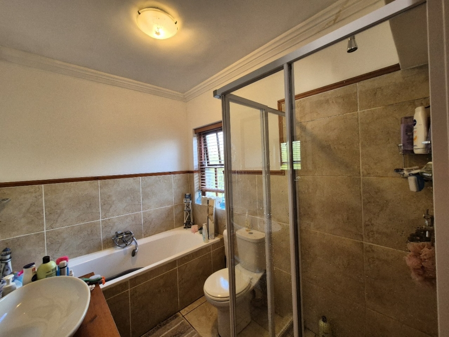 5 Bedroom Property for Sale in Schoongezicht Western Cape